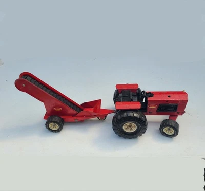 Juego de tractor agrícola Tonka 1974 y elevador de grano Foto 1 de 4
