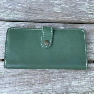 Cartera de mujer Portland Leather Goods grande plegable verde Aruba 7,75" x 4" - Imagen 1 de 10