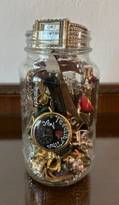 Lotto barattoli gioielli misteriosi 1,5 libbre vintage ad oggi tutti indossabili 925 spille altro - Foto 1 di 4