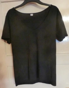 T-Shirt tiefer V-Ausschnitt 100% Baumwolle schwarz Größe M Casual - Bild 1 von 3