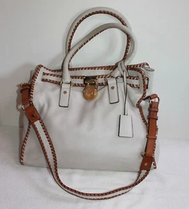 Michael para Michael Kors cuero granulado beige con ribete de cuero marrón, AQ-1111 - Imagen 1 de 14
