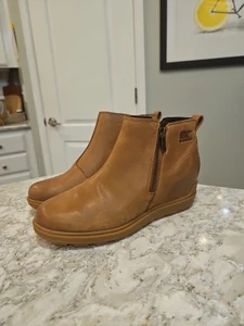 Sorel Evie II Reißverschluss Damen Bootie Größe 10 Keilabsatz hellbraun Gummi Leder Stiefeletten - Bild 1 von 9