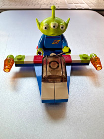 LEGO Disney Pixar Toy Story Alien Minifig (toy006) + Space Ship 30070 retired