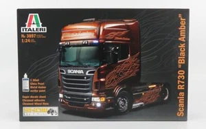 MODELLINO CAMION STATICO ITALERI SCANIA R730 BLACK AMBER 2 ASSI 2011 SCALA 1/24 - Foto 1 di 3
