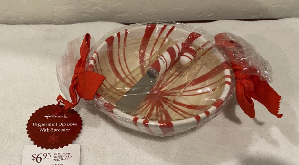 Tigela de imersão de hortelã-pimenta Hallmark com espalhador nova com etiquetas cofre para micro-ondas - Imagem 1 de 1