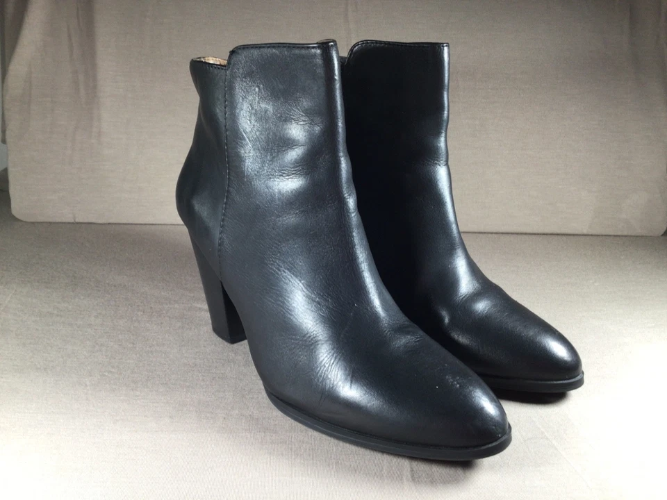 Botín de cuero negro para mujer Adrienne Vittadini talla 7,5 cremallera Foto 1 de 4