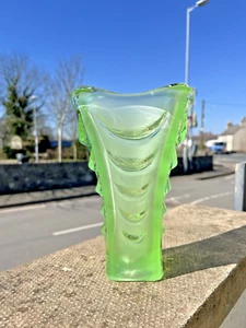 VINTAGE SKLO UNION HERMANOVA HUT VACLAV HANUS GLASS SEMI FROSTED DRAPERY VASE - Picture 1 of 20