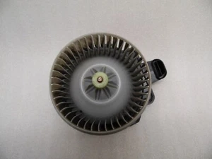 Toyota Prius C IV Gebläsemotor Motor Heizungsgebläse Heating Fan 87103-52210 - Picture 1 of 6