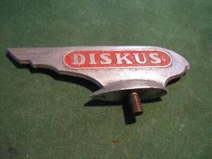 DISKUS SCHUTZBLECHREITER EMBLEM SCHUTZBLECHFIGUR ABZEICHEN - Bild 1 von 4