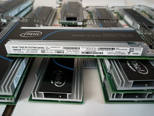 Intel SSD DC P3700 Series 800GB SSDPEDM800G4P PCIe NVMe 2.5''PCI3 3.0 Enterprise - Imagen 1 de 7