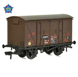 38-873 Bachmann OO Gauge BR 12T 'Vanwide' Ventilated Van BR Bauxite (TOPS) [W] - Picture 1 of 1