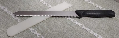 Cuchillo de pan dentado Pampered Chef 1285 9" con tapa usado en excelente estado Foto 1 de 2