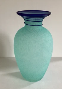 Vintage Norcrest Japan Art Glass Vase Turquoise Sea Satin Glass Blue Spiral Rim - Picture 1 of 9