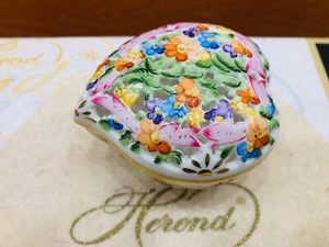 HEREND FLOWER PATTERN PIERCED SMALL HEART BOX,BRAND NEW BOXED,RARE - Picture 1 of 7