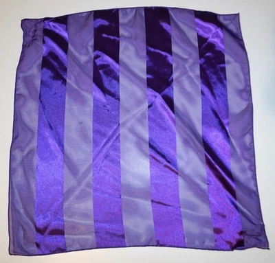 BUFANDA CUADRADA PÚRPURA RAYAS SATINADAS (UNISEX) Foto 1 de 2