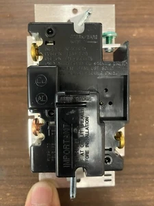 Lutron Ariadni AYLV-603P-WH 600va 450w 3-fach Preset Dimmer magnetisch Niederspannung - Bild 1 von 3