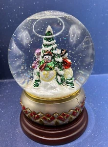 Globo de nieve musical Waterford China Holiday Heirlooms Snowy Village como nuevo en caja - Imagen 1 de 20