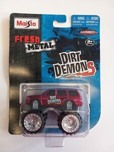 Rare Diecast-Maisto Dirt Demons Monster Trucks Dodge Durango-3 " Red