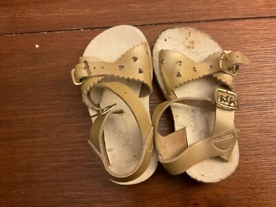 Gold sweethearts Sun San Saltwater sandals size 6 Toddler Girls - Image 1 of 2