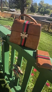 Queen Bee Stripe 2-in-1 Schultertasche Hobo - Bild 1 von 16