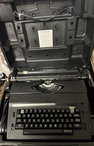 Macchina da scrivere elettrica vintage Black Sears The Corrector 268.53501 FUNZIONA! in custodia - Foto 1 di 9