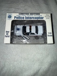1:43 Scale 2002 Ford Crown Victoria Police Interceptor Gearbox - Picture 1 of 5