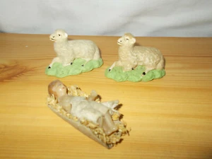 ANCIEN 2 Moutons floqués Santons Crèche Devineau et Petit Jésus cire - Picture 1 of 8