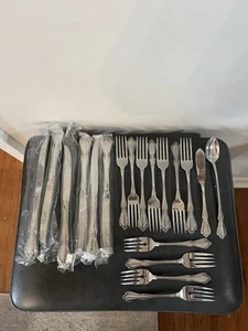 Set Oneida Deluxe Inox CHATEAU Coltelli da Bistecca Forchette da Pranzo Burro Insalata - Foto 1 di 8