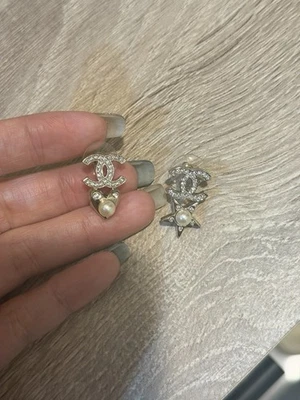 Pendientes de perlas de cristal auténticos de Chanel Foto 1 de 4