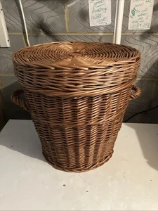 Vintage Large Wicker Basket Laundry Woven Brown Hamper Lid Retro Storage - Picture 1 of 8