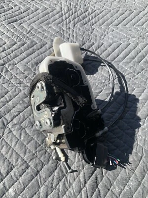 Actuador de bloqueo de puerta del lado del conductor delantero Nissan Altima 2007-2012 OEM Foto 1 de 4