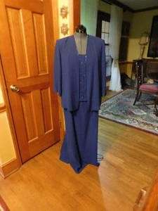 BEAUTIFUL DARK/NAVY BEADED FLOWING FORMAL GOWN & JACKET SZ 18 - Picture 1 of 8