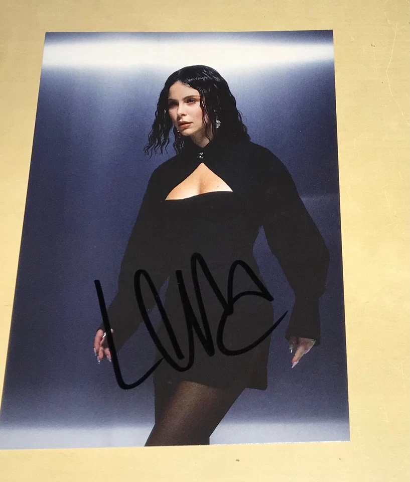 Lena Meyer-Landrut Original signierte Autogrammkarte 2024 Autogramm Musik #17 - Bild 1 von 1