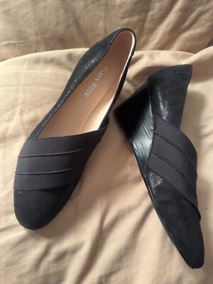 "Taryn Rose zapatos sin cordones de cuña de 3"" de gamuza y tela suaves brillantes EE. UU. 9 M negros" Foto 1 de 4