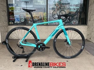 Bianchi Infinito CV Carbon Endurance Road Bike - Shimano 105 12 Speed - Picture 1 of 10