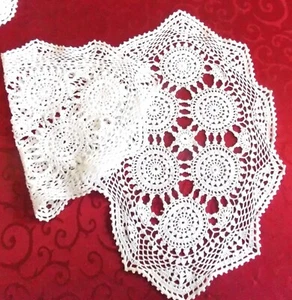 NAPPERONS CROCHET  ARTISANAL FAIT MAIN  2  OVALES BLANCS 25X35CM - Picture 1 of 2