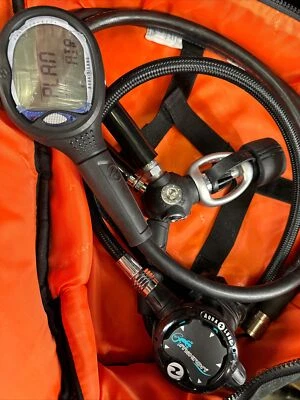 Aqua Lung i550 Tauchcomputer mit Mikron Atemregler Schlauchleitung - Bild 1 von 4