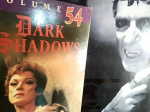 DARK SHADOWS-V.54 VHS TV SERIES DRAMA SUSPENSE HORROR CREATURES MONSTERS - Picture 1 of 7