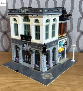 LEGO Creator Expert Modular Buildings Brick Bank 10251 In 2016 Used W/Manual - Picture 1 of 6