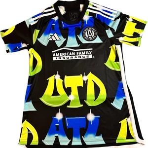 Camiseta Adidas Atlanta United FC Graffiti Manga Corta Poliéster Para Hombre Mediana Nueva Sin Etiquetas - Imagen 1 de 10