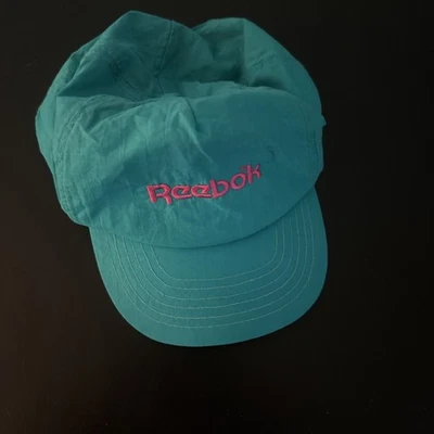 Gorra de nailon Reebok Snapback vintage años 90 verde y púrpura ligera para correr Foto 1 de 4