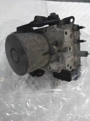 Conjunto de bomba y motor ABS usado se adapta a: conjunto de actuador y bomba Lexus IS250 2010 Foto 1 de 4