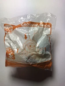2017 McDonalds DESPICABLE ME - Groovin Minion - Picture 1 of 2