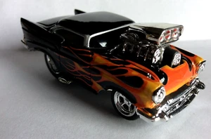 MUSCLE MACHINES 1957 CHEVY --  DIECAST CAR 1/64 - 57 CHEVY - BLACK - FLAMES - - Picture 1 of 3