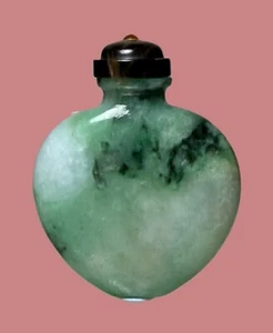 18th Century Apple Green & Gray Jade SNUFF BOTTLE, Spade Shaped - Picture 1 of 8