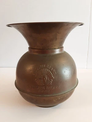 Tapón de corte de tabaco para masticar marca de piel roja de latón macizo vintage de 10" de alto Foto 1 de 4