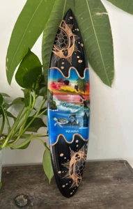 Hawaii handgefertigt 16" geschnitztes Holz Surfbrett Wohndeko graviert Honu Schildkröte - Bild 1 von 4