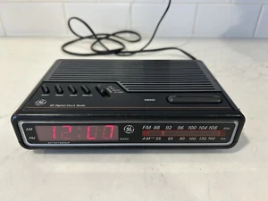 Vintage GE Am/Fm digital clock radio model NO. 7-4614A tested working - Picture 1 of 6