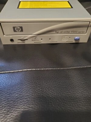 Hewlett Packard CD-Recordable/ReWritable Drive HP C4492 - Image 1 of 4