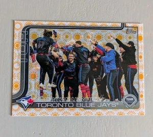 2025 Topps Series 2 Toronto Blue Jays Summer Sun Parallel Team Card #570 - Picture 1 of 2